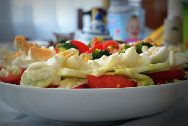 Multilayer salad with broccoli, tomato, cucamber and egg